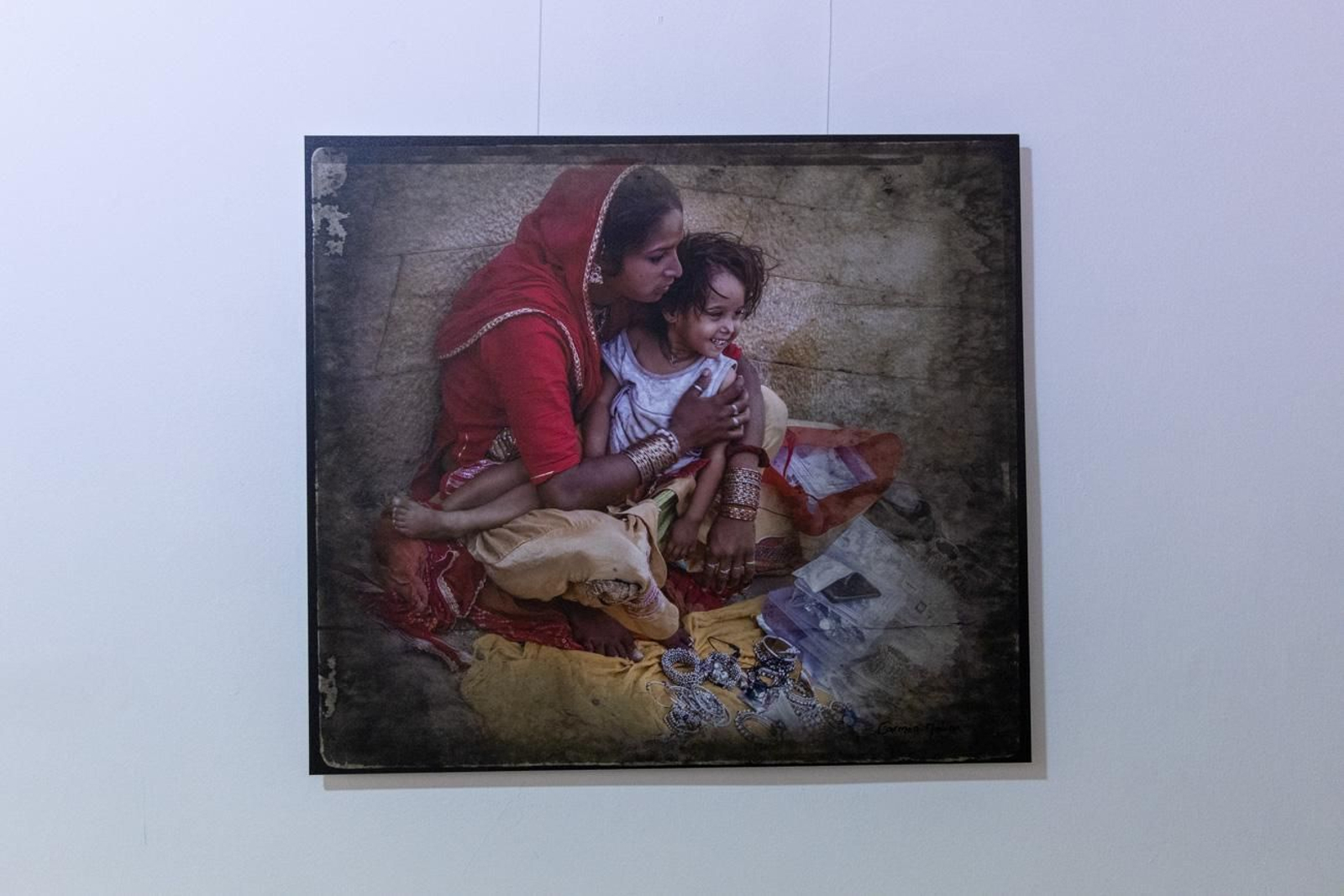 ‘Saris de seda, realidades desveladas’: una mirada fotográfica a la fuerza y dignidad de las mujeres de la India en los Baños Árabes de Jaén