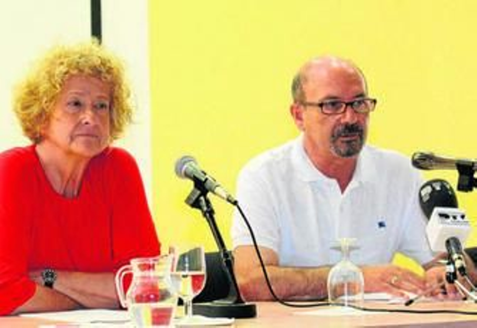 Pilar Oriente y Valdonero Villanueva, ayer, durante la conferencia.