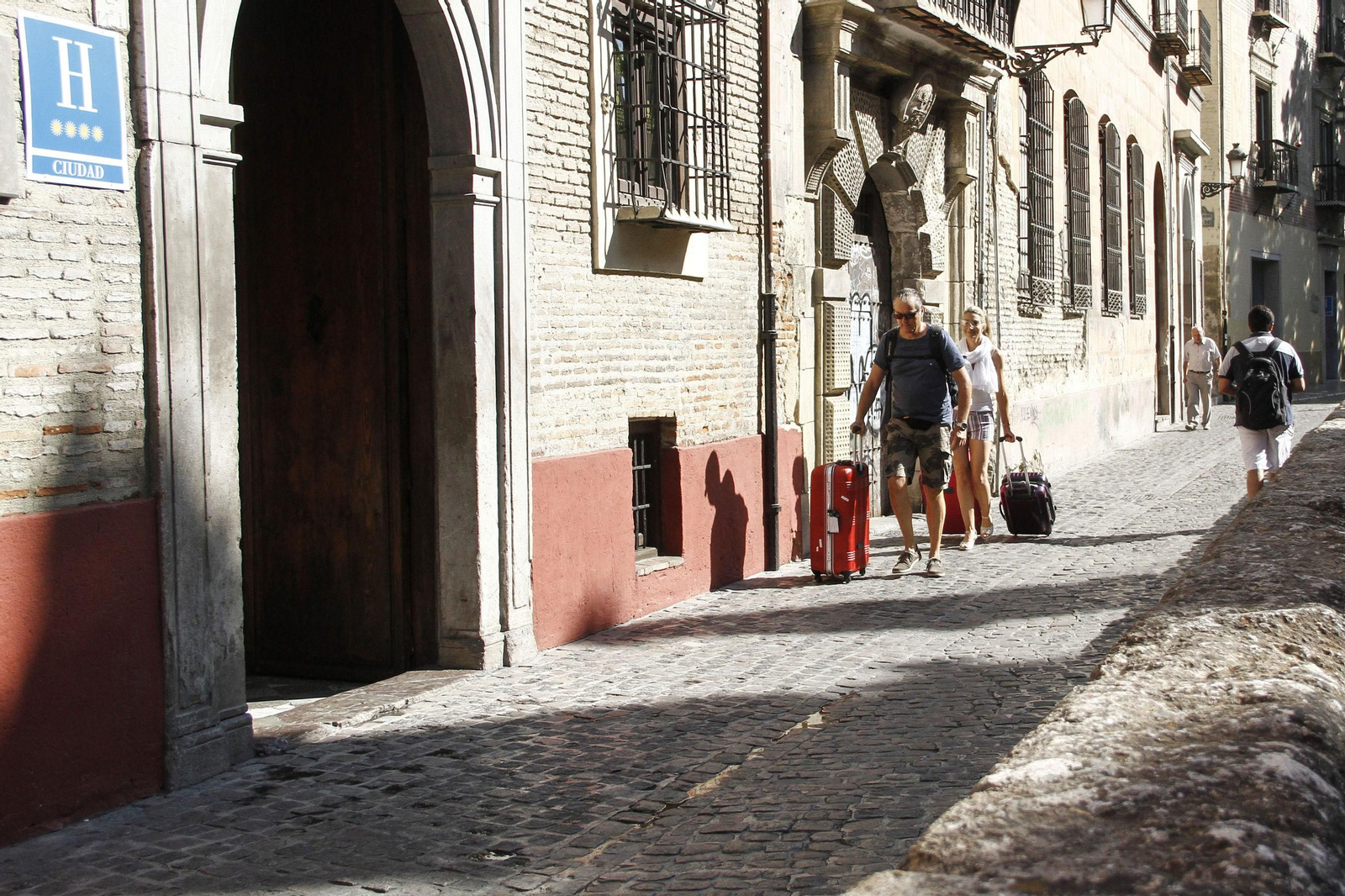 Granada es la capital andaluza que más turistas recibe al año por habitante
