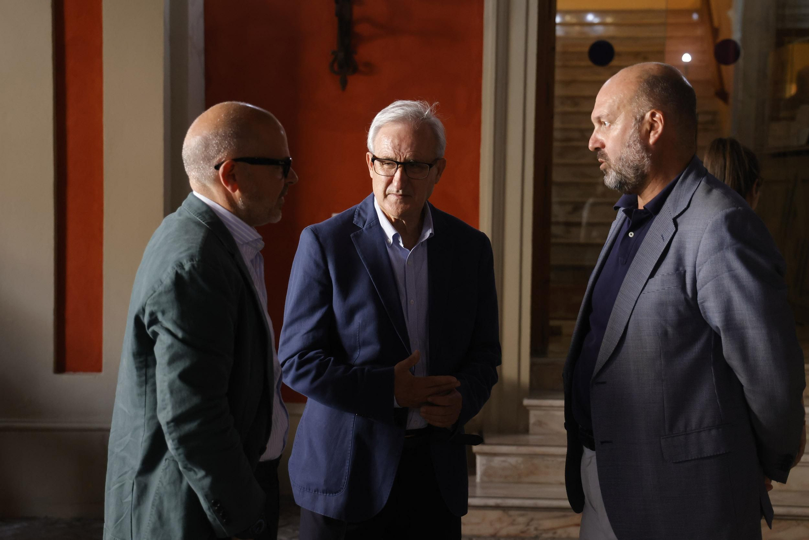 Presentación del libro  'Juan Robles, la sonrisa del tabernero' de Carlos Navarro, todas las imágenes