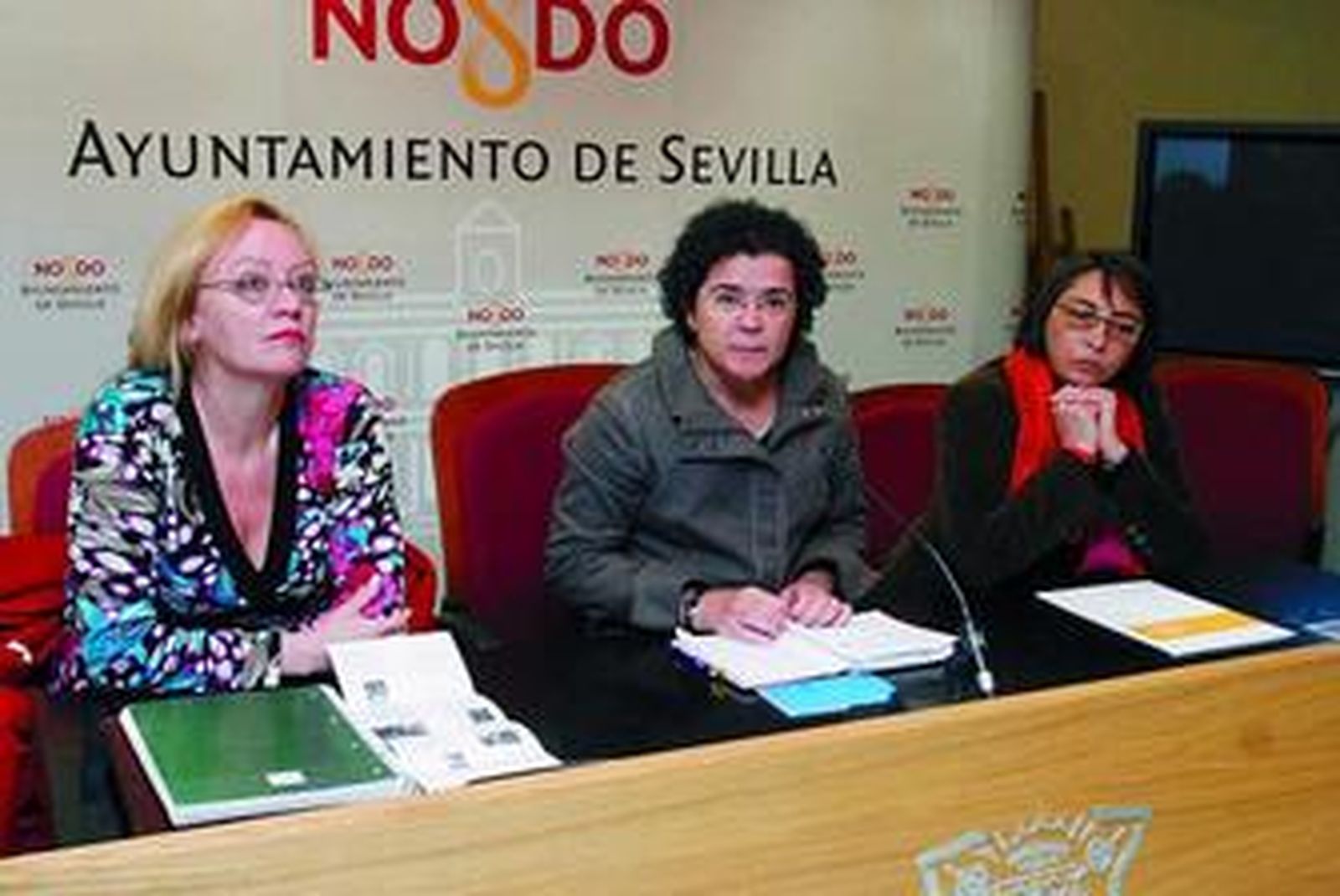 Margarita Aizpuru, a la izquierda, con Soledad Ruiz, directora del IAM, y María Dolores Rodríguez.