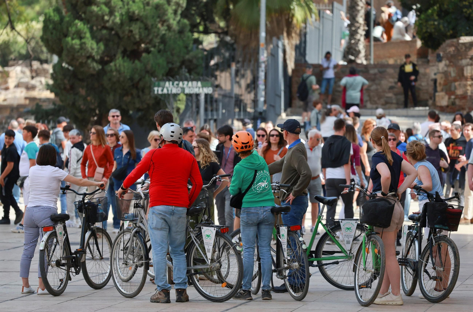 Otra medida revolucionaria sería aplicar la misma normativa municipal a todo el mundo.