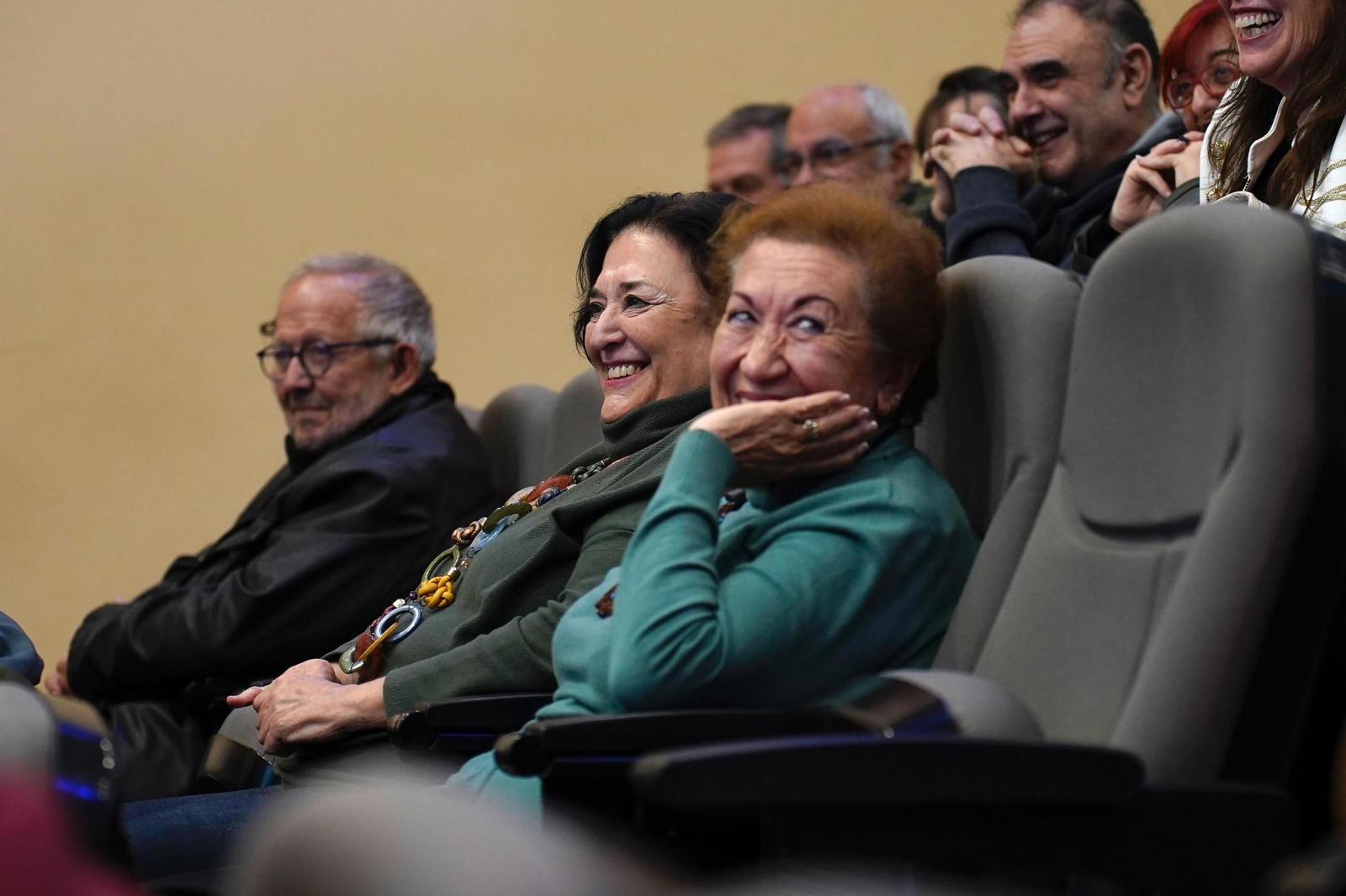 Fotos de la entrega del premio Ateneo José Román de Algeciras 2025 a Juan Moya