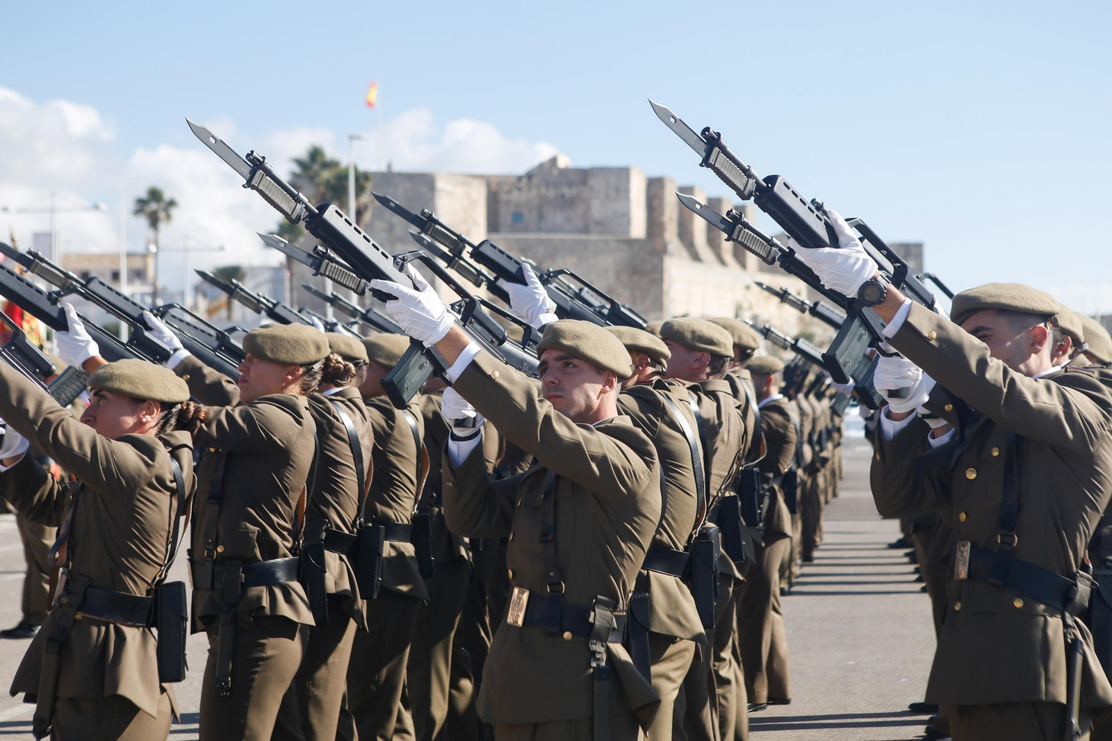 Las fotos de la jura de bandera civil en Tarifa