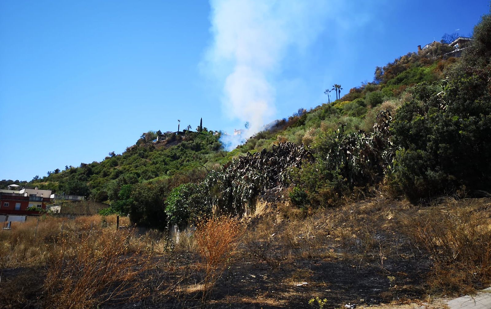 Así ha quedado la cornisa de Gelves tras el incendio