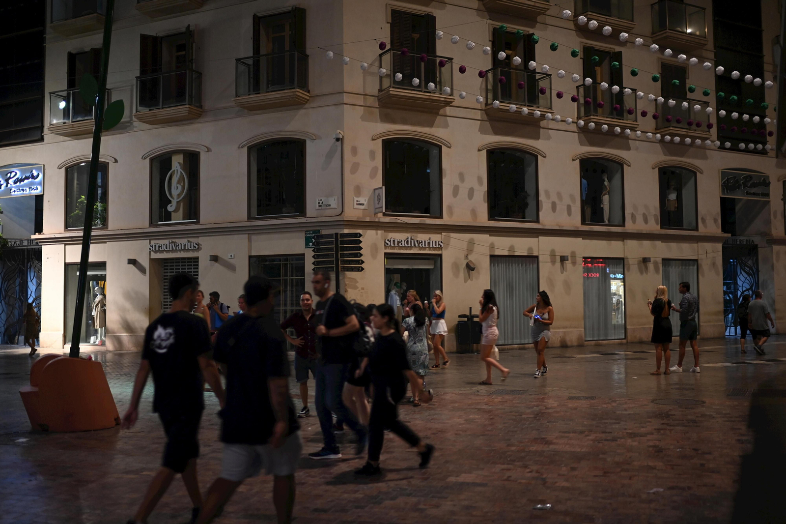 La Málaga apagada: Fotos de la penumbra por el Plan de Ahorro Energético