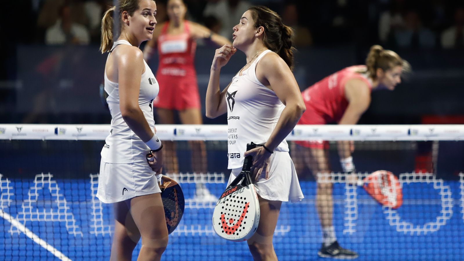 La pareja ganadora, durante la final