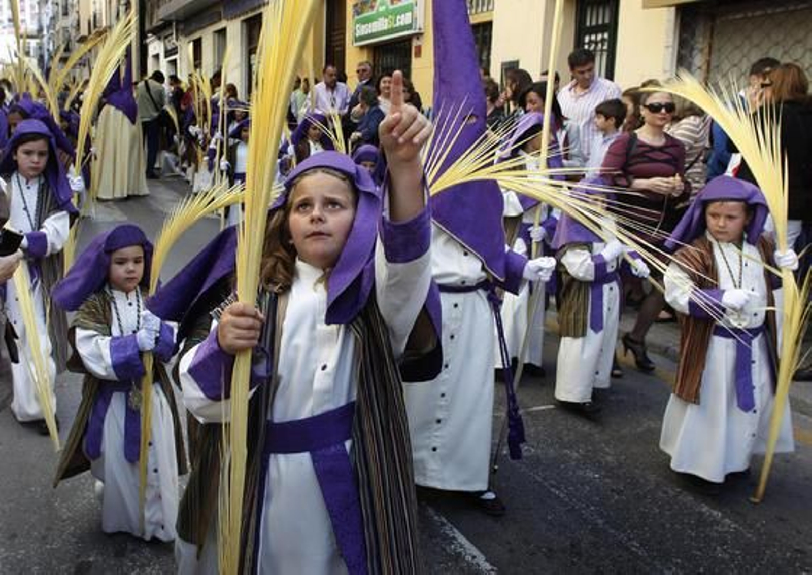 El buen tiempo acompaña a las procesiones en este primer día de Semana Santa

Foto: Sergio Camacho