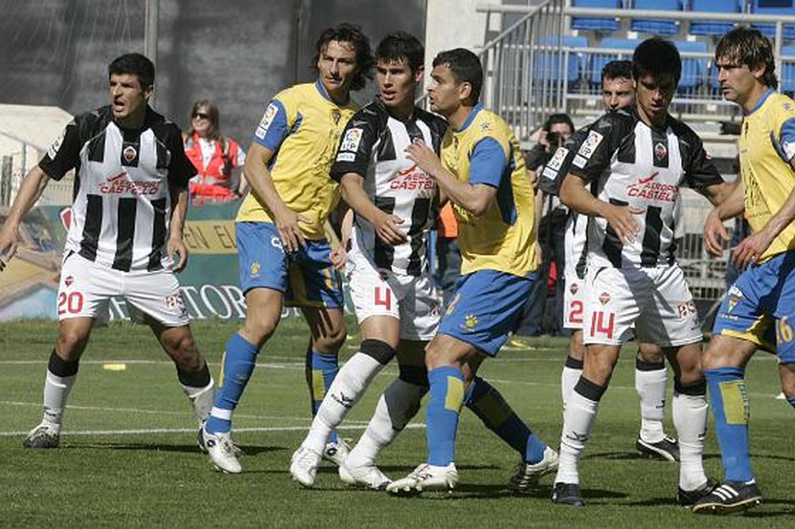 Toedtli, De la Cuesta y Fleurquin, al remate. 

Foto: Jesus Marin