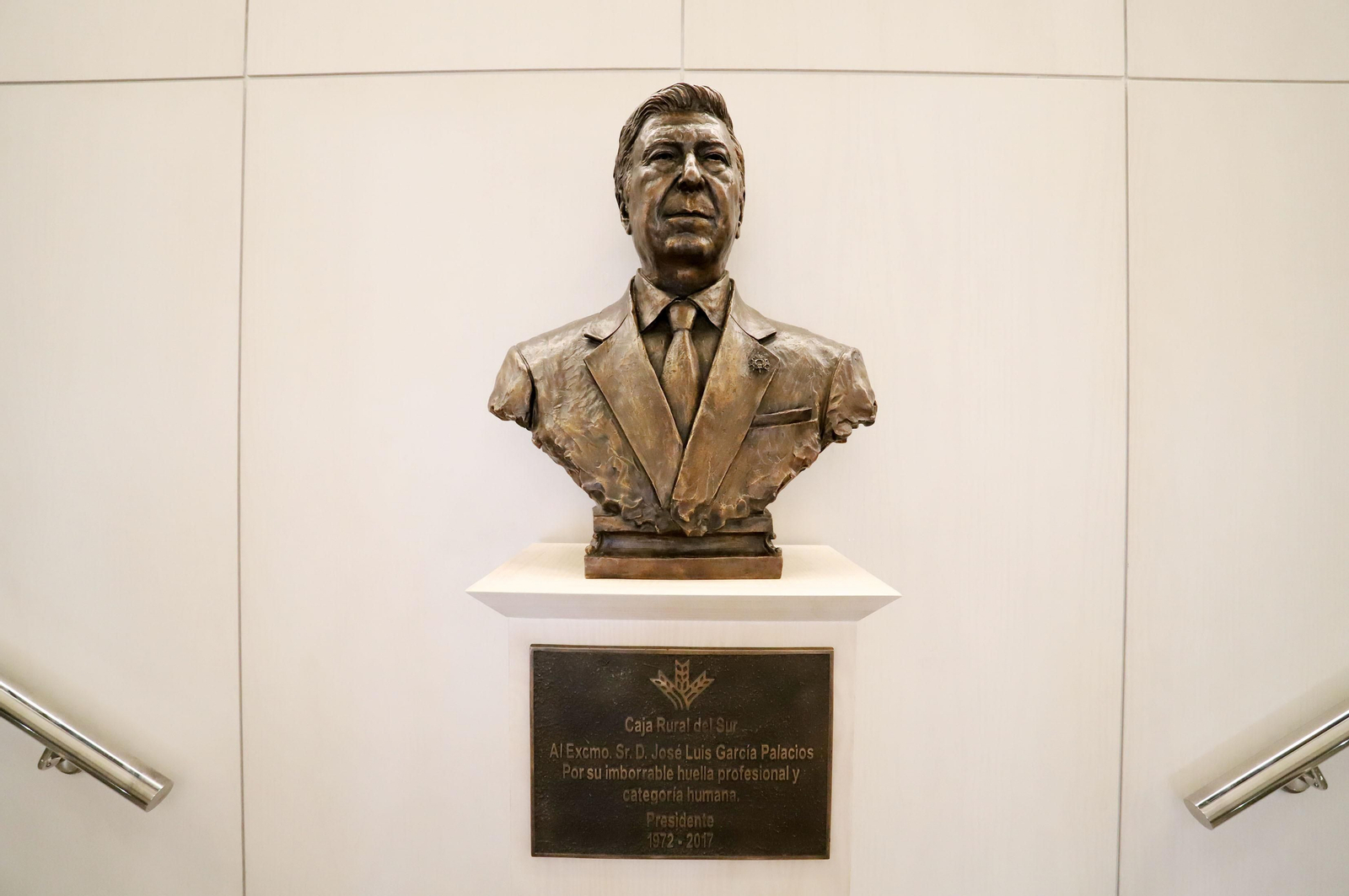 Acto homenaje a Don José Luis García Palacios en la Caja Rural del Sur, en imágenes