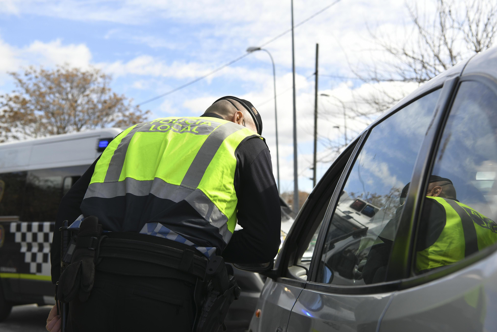 Control de la Policía Local de Granada, en una imagen de archivo.