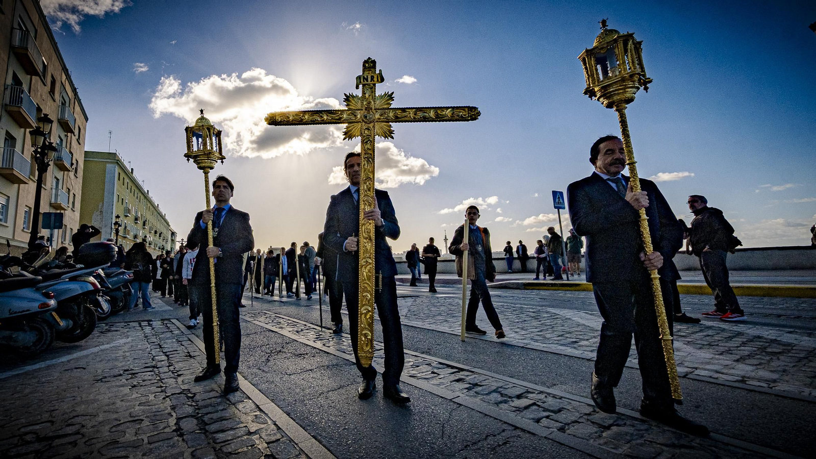 Las imágenes del traslado de La Palma a su templo después de refugiarse en Catedral por la lluvia