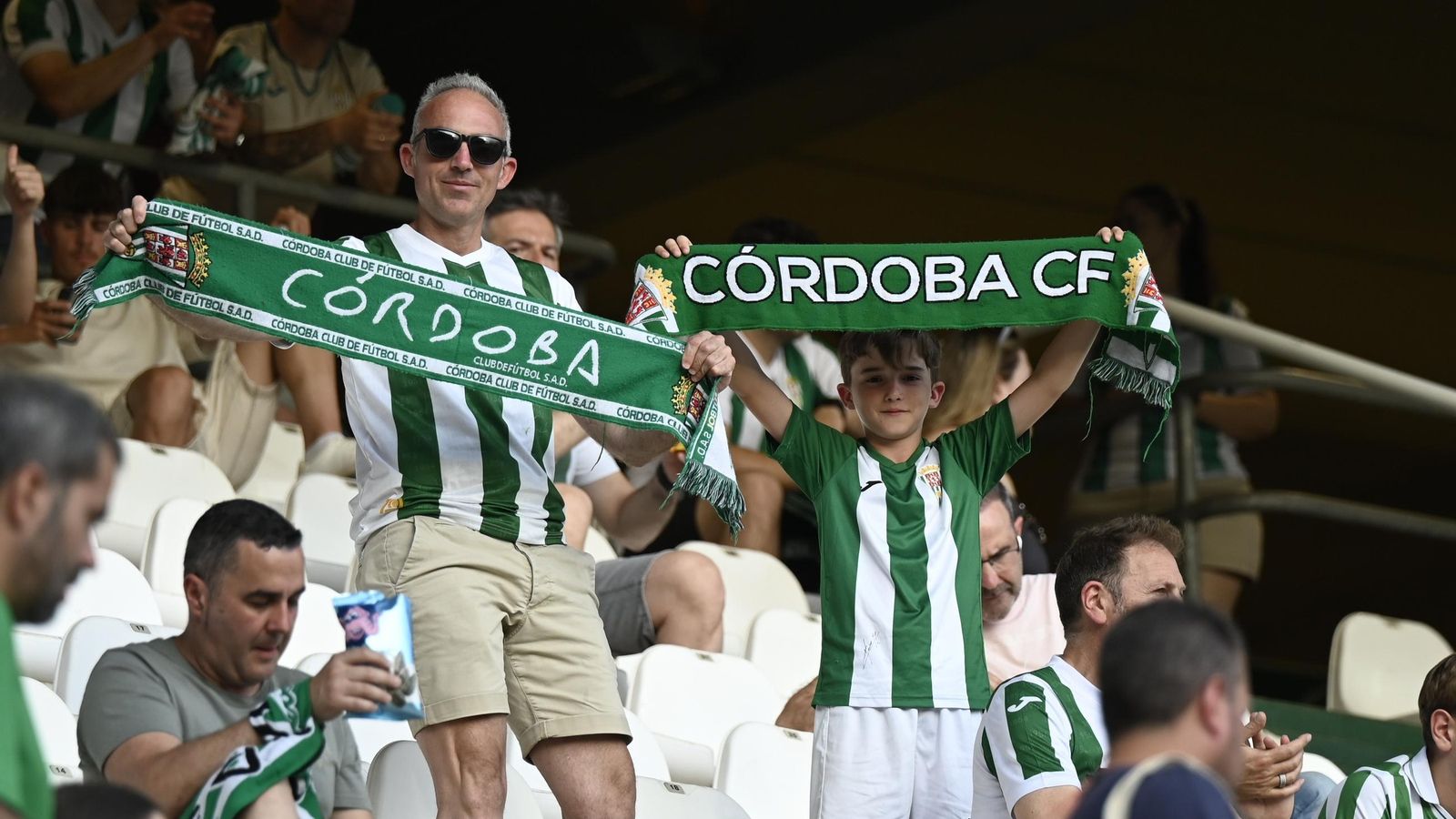 Las mejores fotos del ambiente en El Arcángel para el Córdoba CF - Albacete
