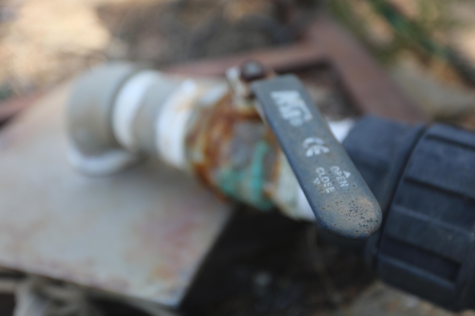 Imágenes del cierre de los pozos de Lucena por la Guardia Civil y la Confederación Hidrográfica del Guadalquivir