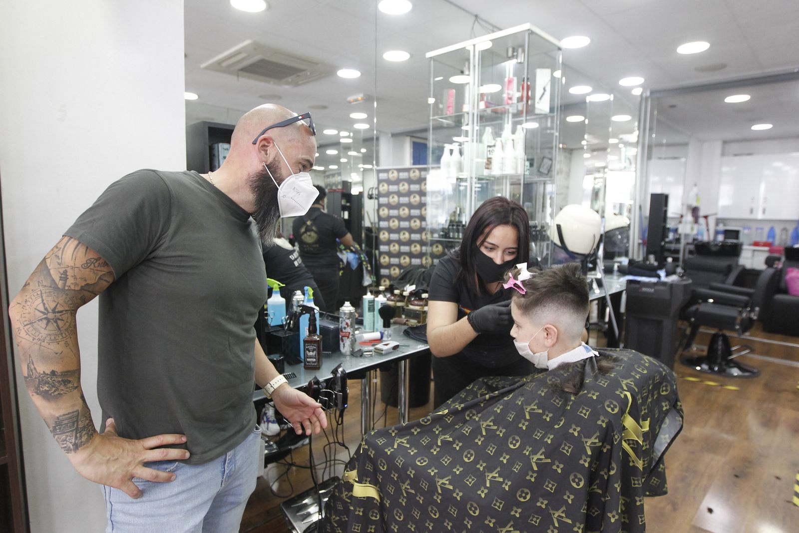 Fotografías primer día de peluquerías en coronavirus-COVID-19. Almería