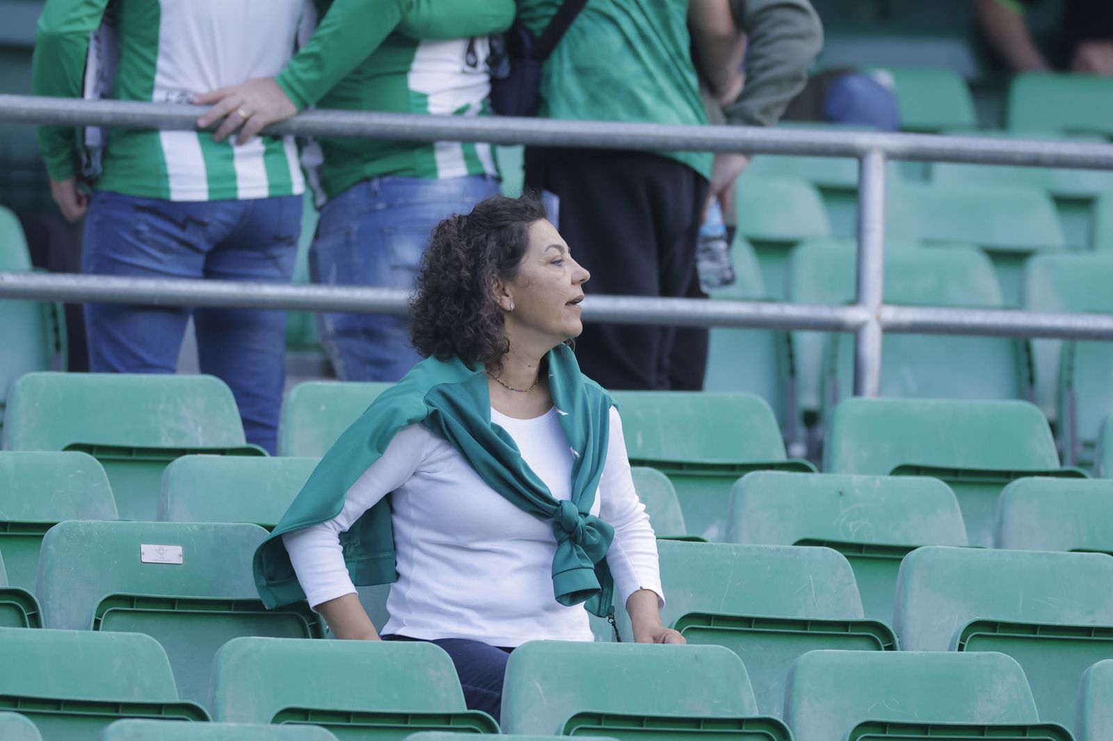Búscate en las fotos del Betis-Manchester