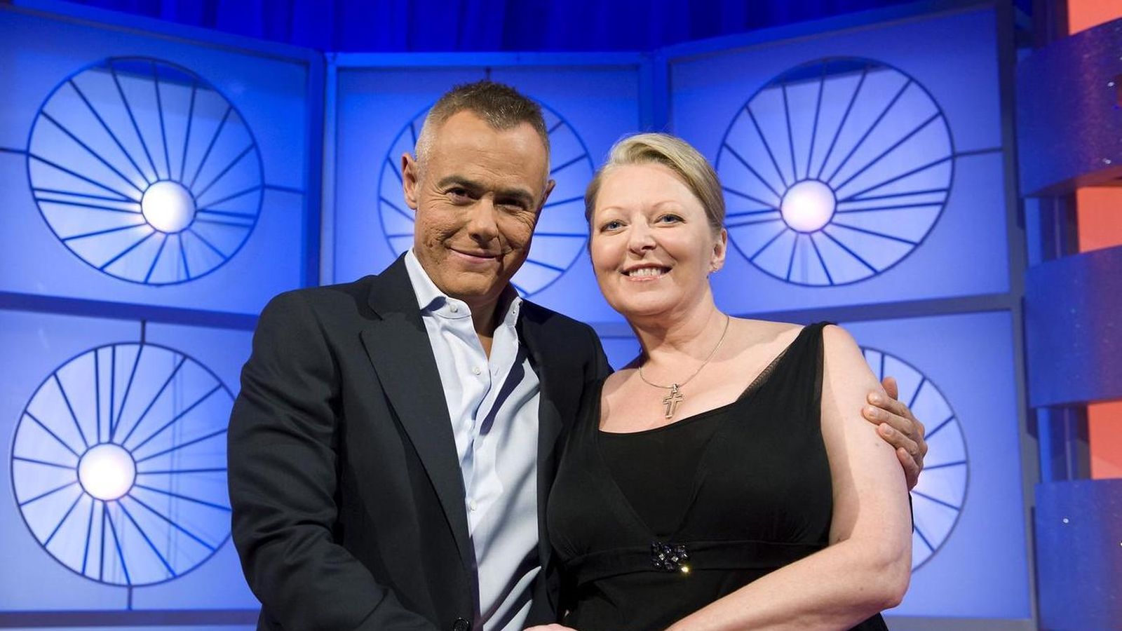 Anne Germain junto al presentador Jordi González en Telecinco