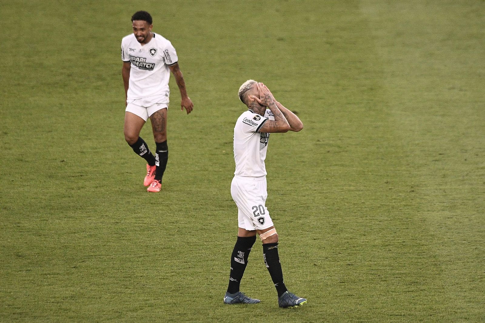 Las fotos de una final de la Libertadores histórica; Botafogo, campeón con 10, ante Atlético Mineiro