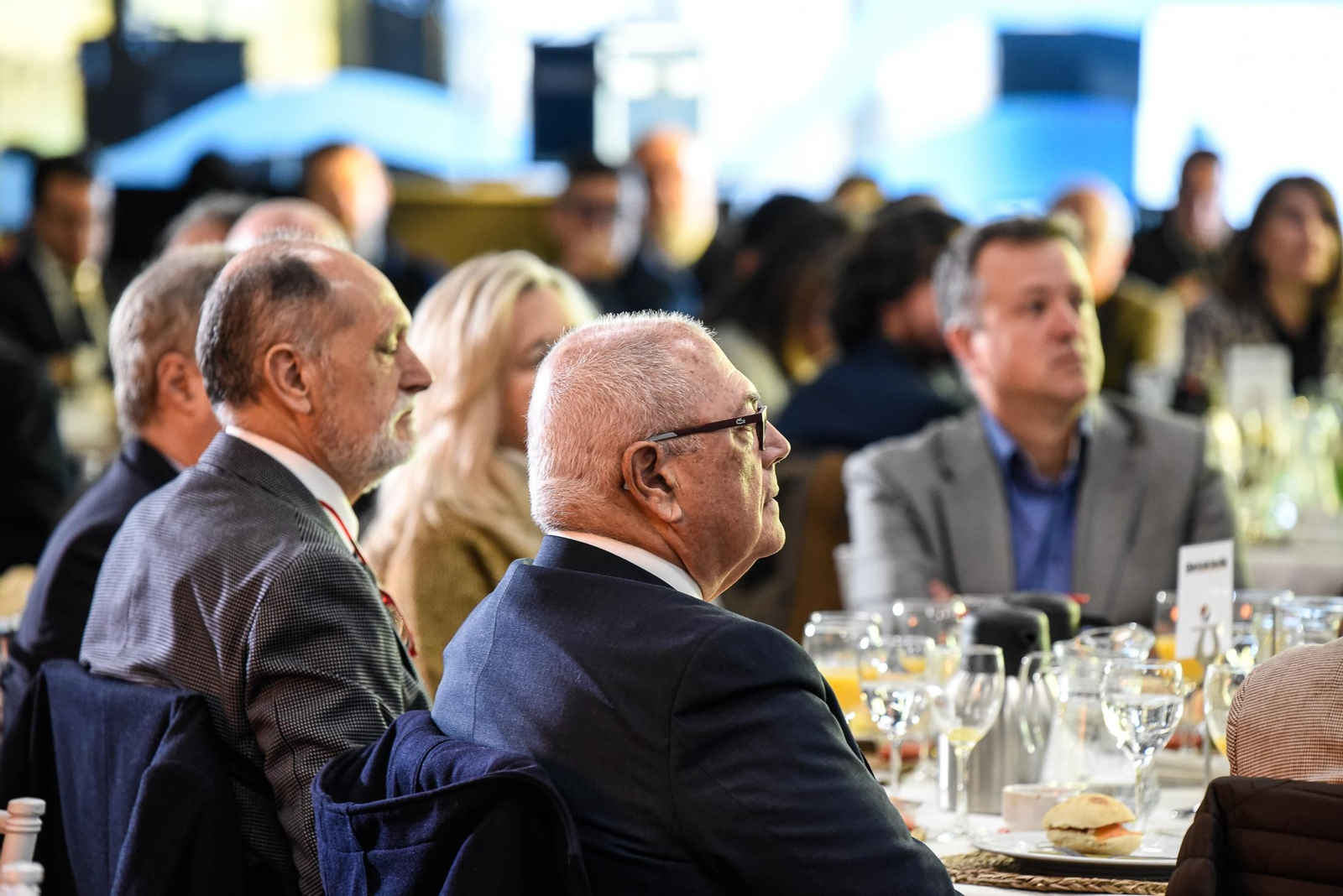 Imágenes de los asistentes al Desayuno Coloquio "Economía azul, claves para el desarrollo sostenible" organizado por el Grupo Joly