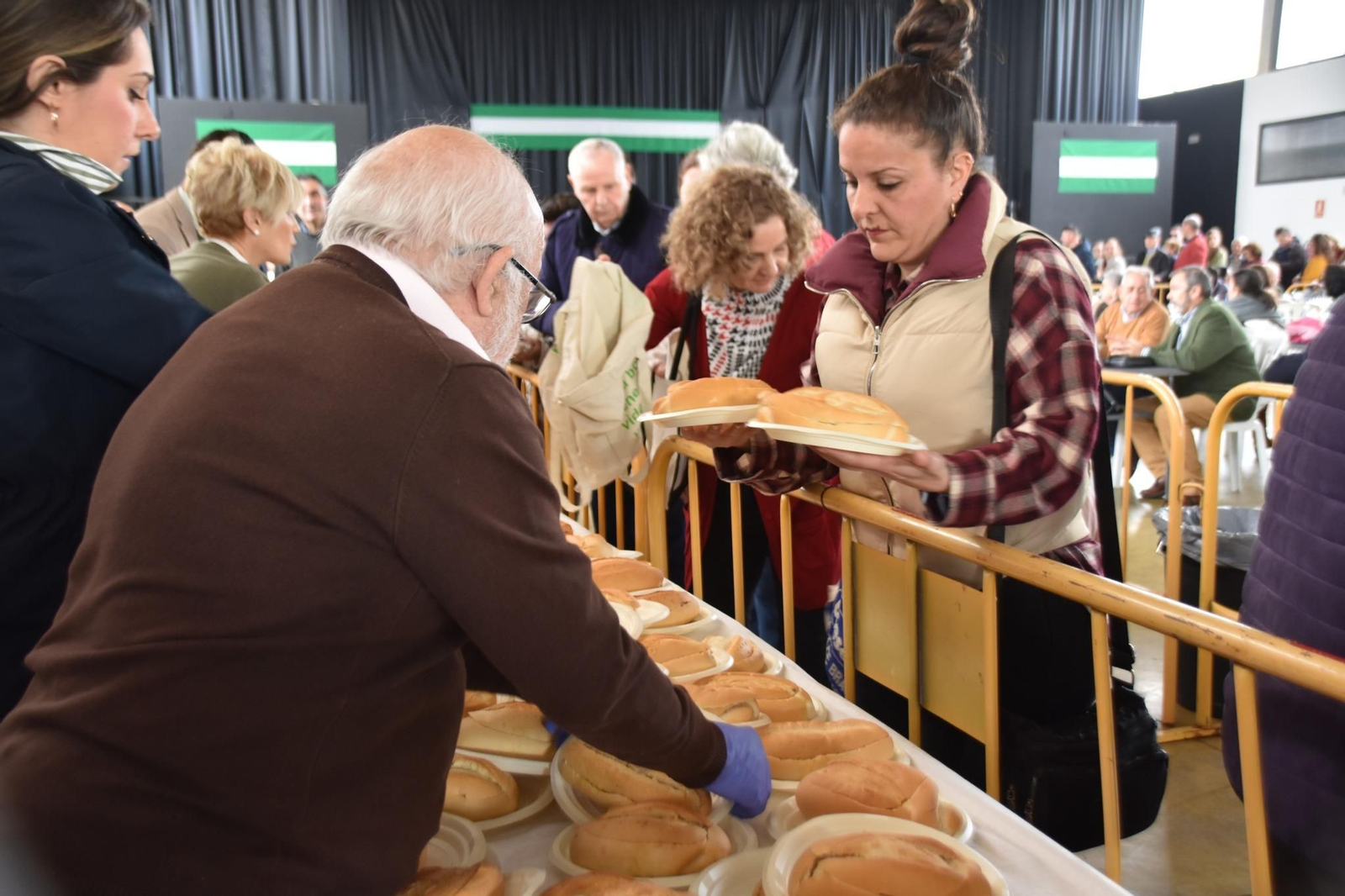 Villa del Río celebra el Día de Andalucía con el reparto de más de 2.000 cantos