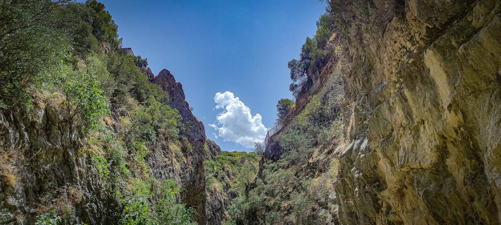 Ruta senderista y por el agua en Los Cañones de Río Frío de Jaén