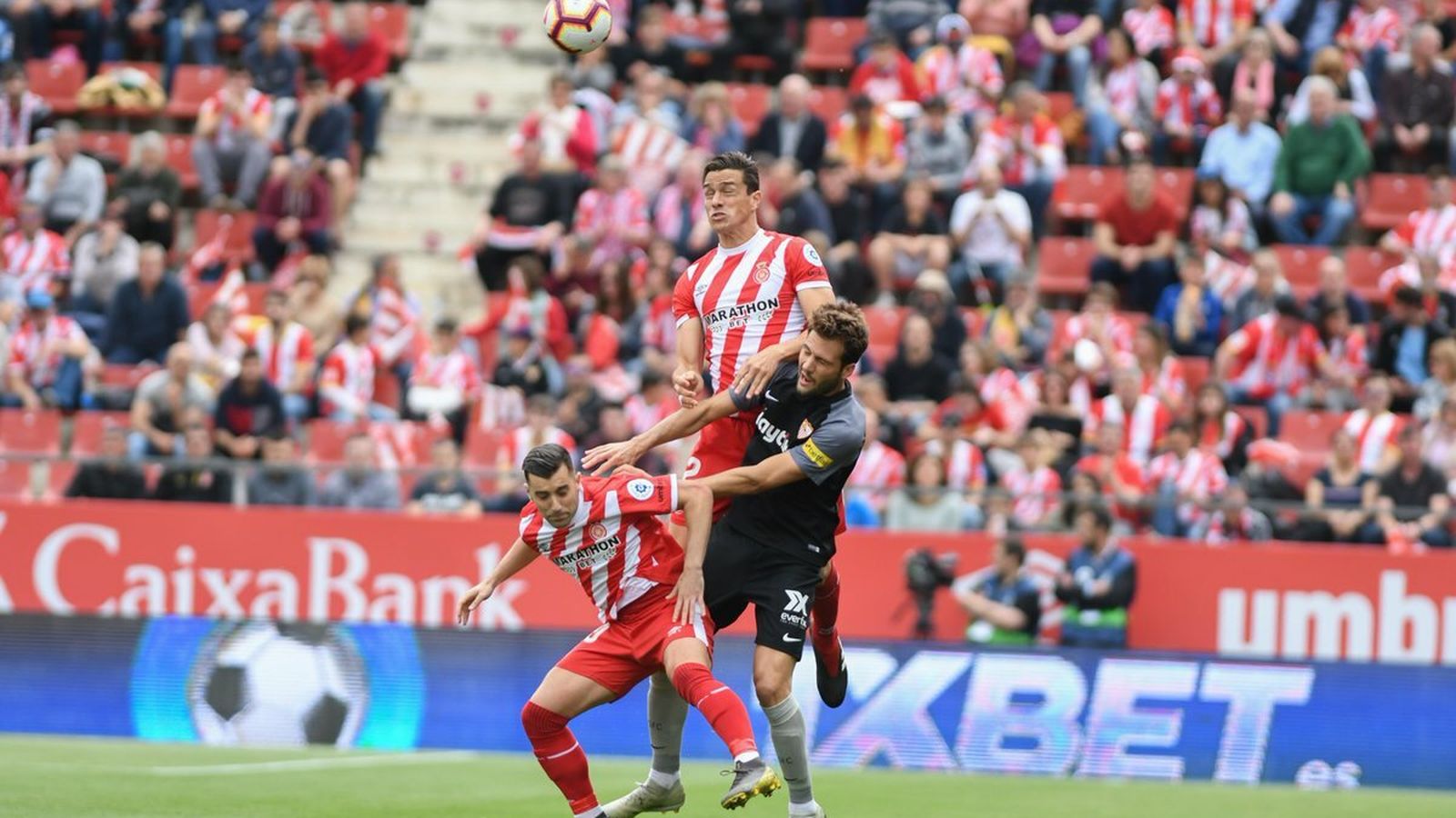 Bernardo se eleva sobre Franco Vázquez