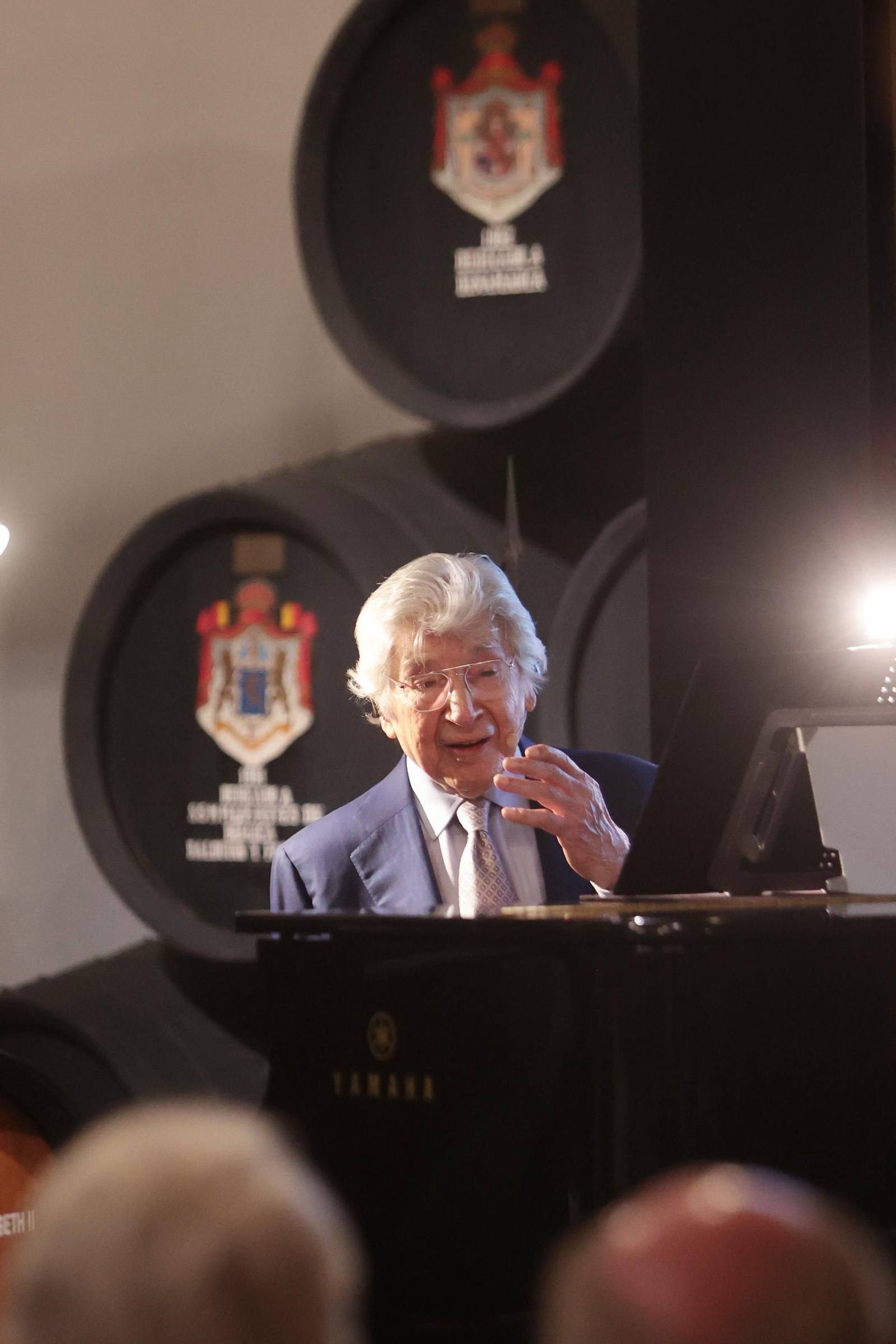 Manuel Alejandro sienta Cátedra con el vino de Jerez