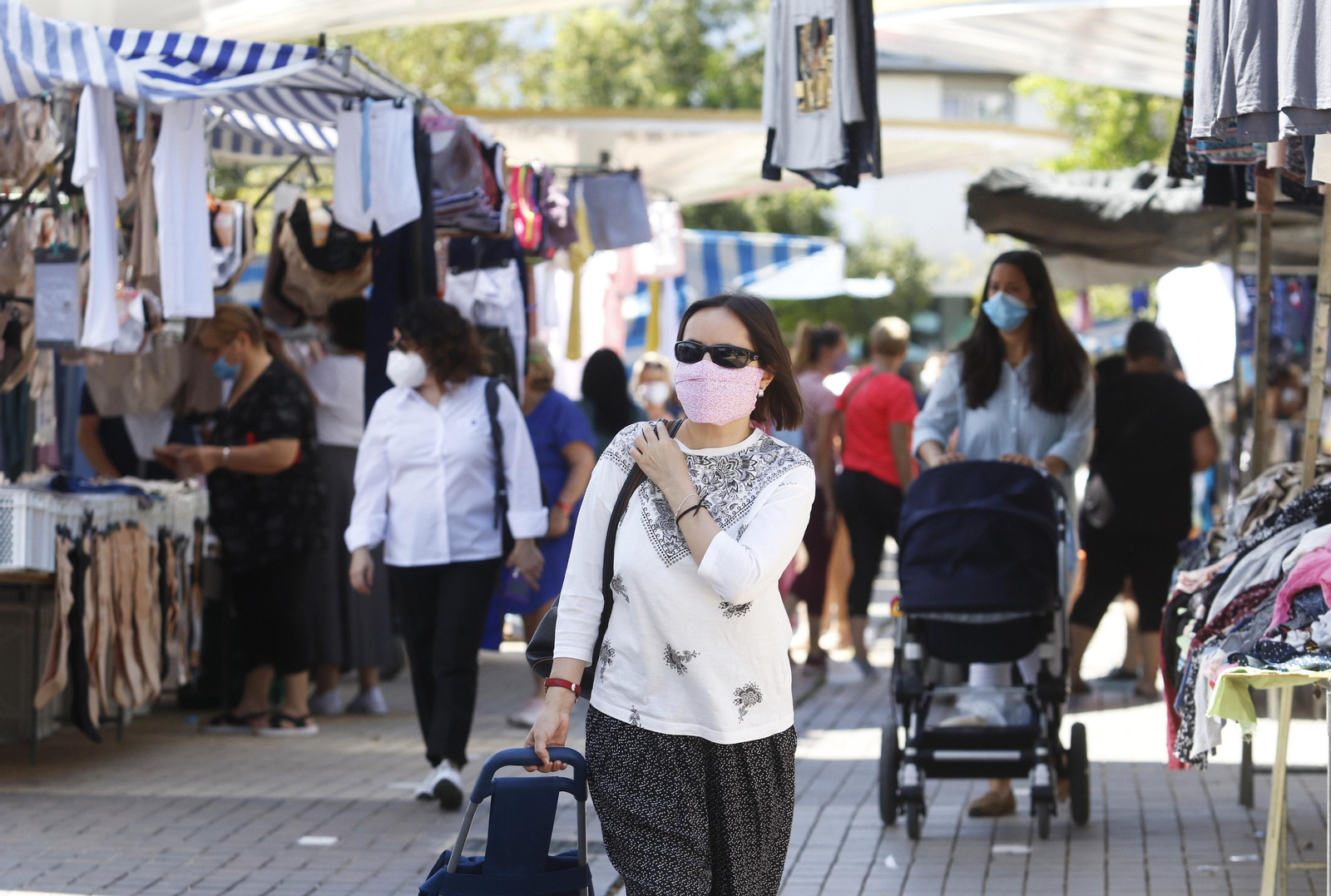 El regreso de los mercadillos de Córdoba tras la crisis del coronavirus, en fotos