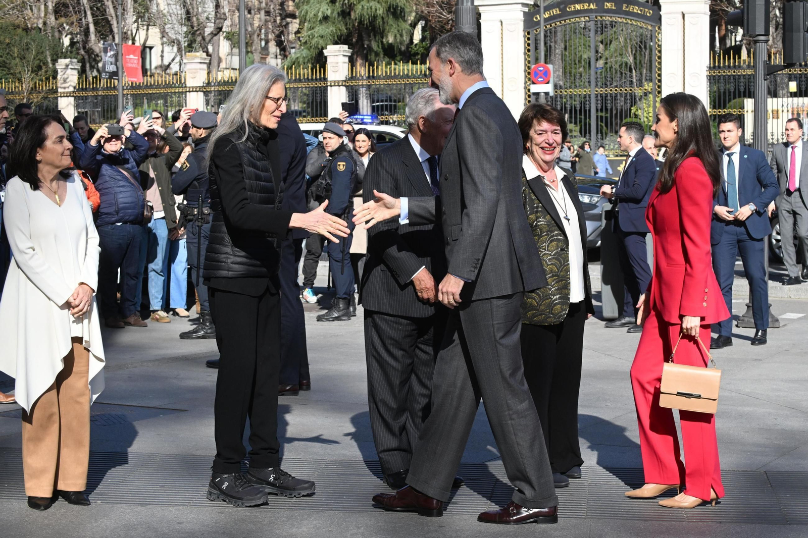 Las fotos de la visita de los Reyes a la exposición con los retratos de Annie Leibovitz