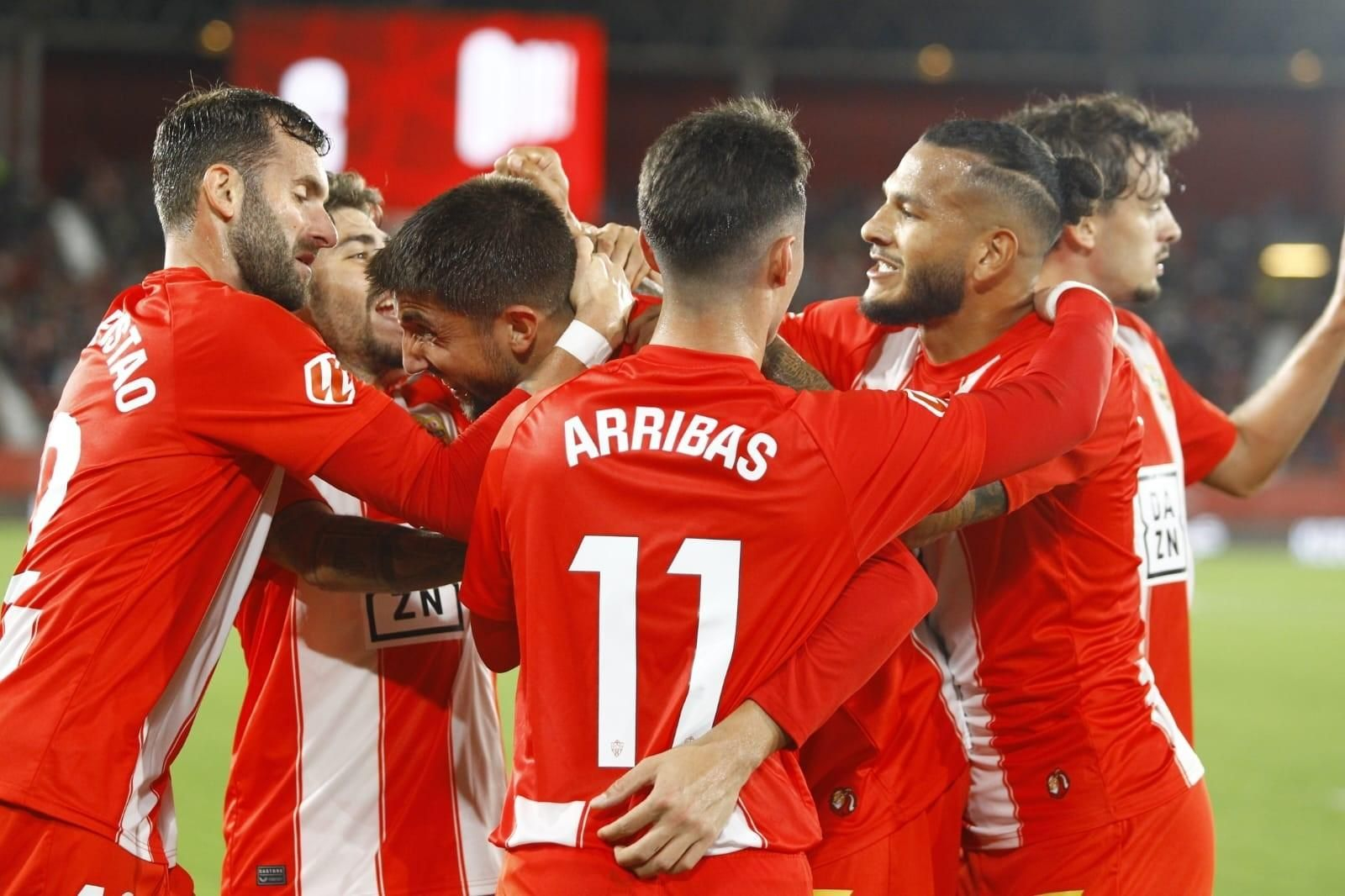 Los almerienses celebran un gol en casa