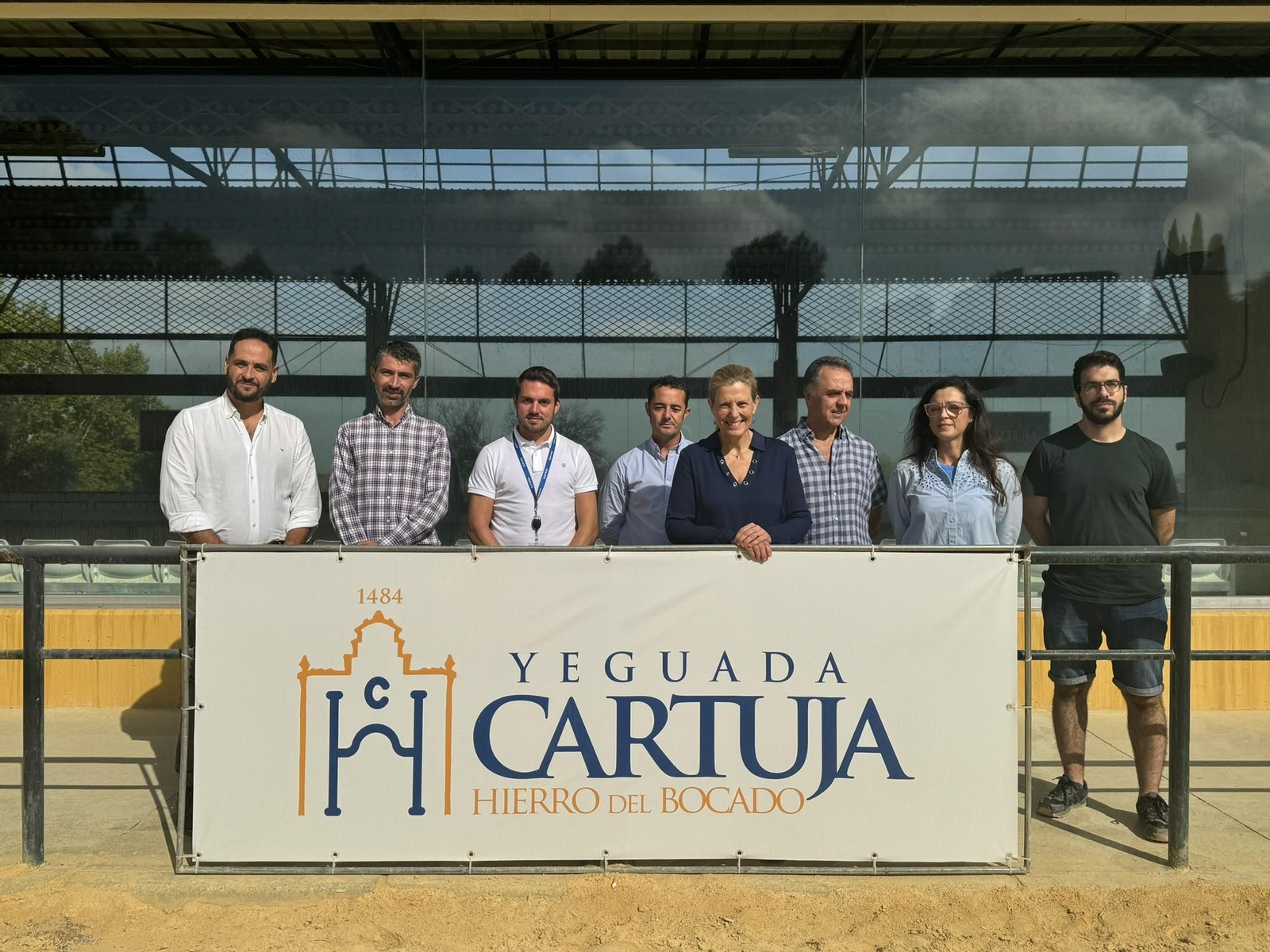 Asistentes a la reunión de GO_HorseData en las instalaciones de Yeguada Cartuja. Asistentes a la reunión de GO_HorseData en las instalaciones de Yeguada Cartuja.