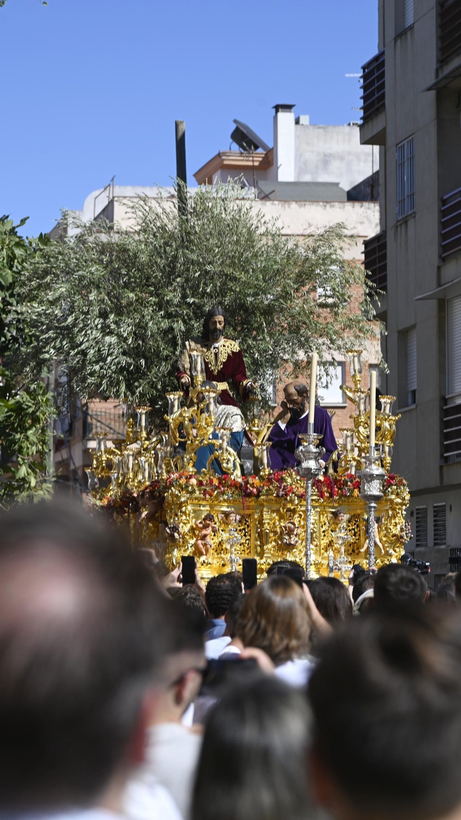 La cofradía de la Oración en el Huerto de Cabra, en el Vía Crucis Magno de Córdoba