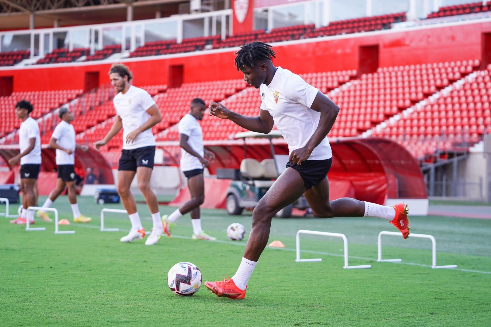 El Bilal (Mali) y Babic (Serbia) son los últimos internacionales rojiblancos citados por la absoluta