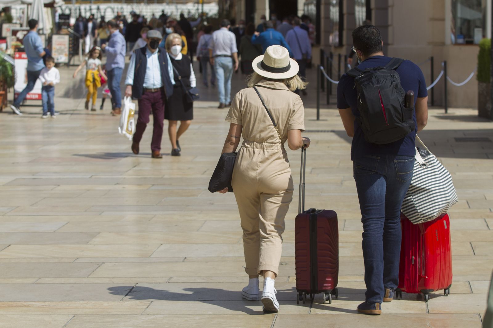 Turistas se van de Málaga
