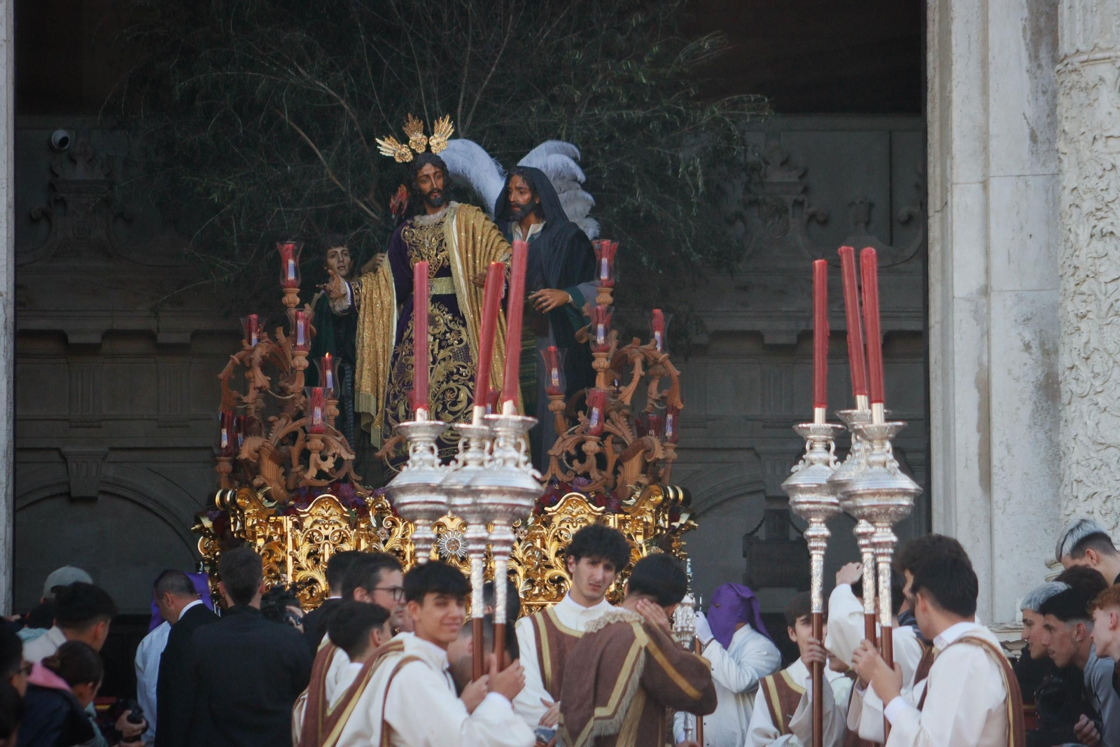 Las imágenes del traslado de Prendimiento desde la Catedral en la Semana Santa de Cádiz 2025