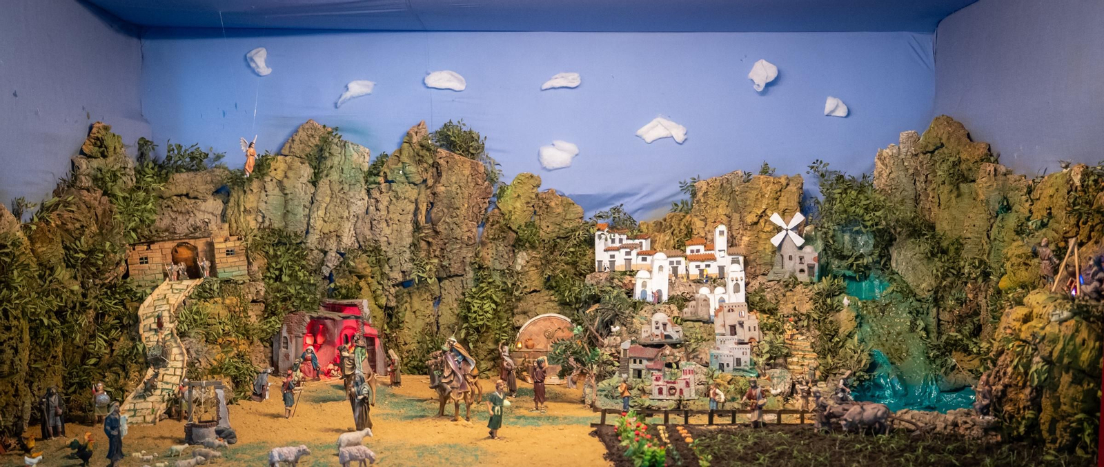 A.VV. ZONA PUERTA DEL MAR Lugar: Plaza de los Porches, 2 bajo Horario: Laborables: 11 00h a 14:00 h /20.00 h, a 22.00 h  Festivos: 11:00 h. a 13.00 h