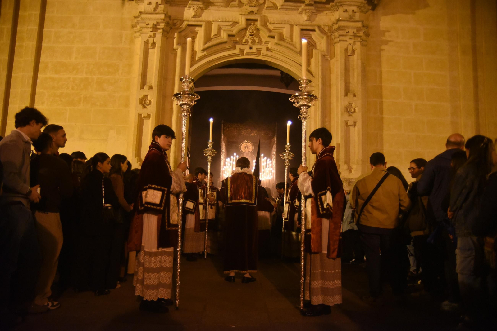 La procesión de la Buena Muerte en la Madrugada de Córdoba, en imágenes