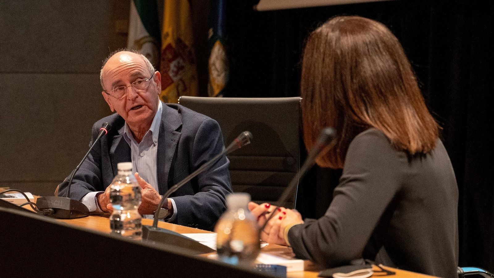 Alberto Salas, durante la presentación de su primera novela, 'Secreto en la salina'.