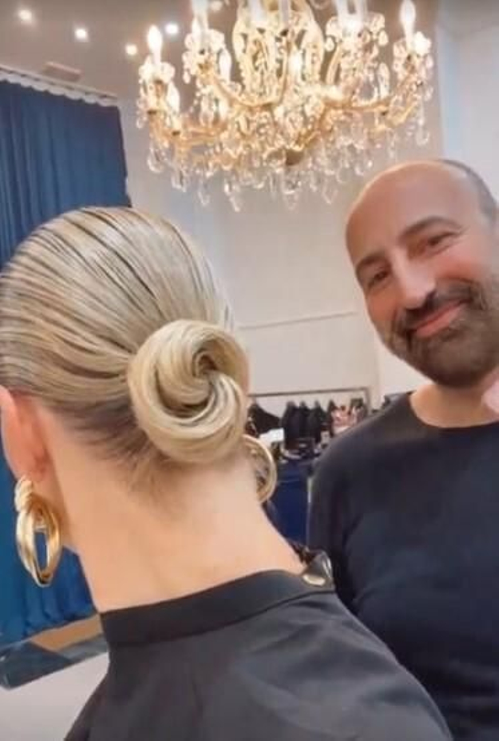 El estilista Eduardo Algaba atendió a Soraya en su salón de la calle Claudio Marcelo, 4