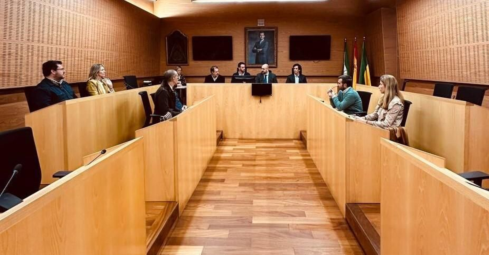 Una imagen de la primera Junta de Gobierno Local como Gran Ciudad.