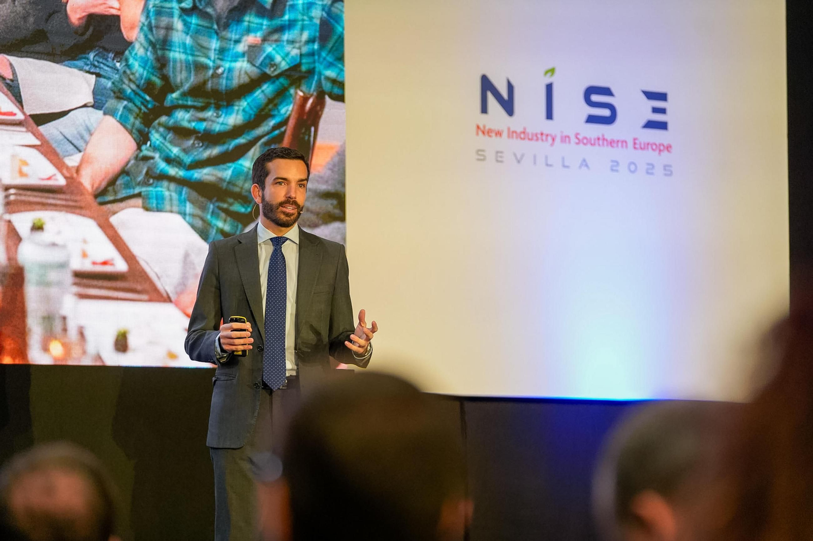 Gonzalo Arana, director de Gobiernos e Instituciones Públicas en Oliver Wyman, durante su ponencia en NISE Sevilla 2025.