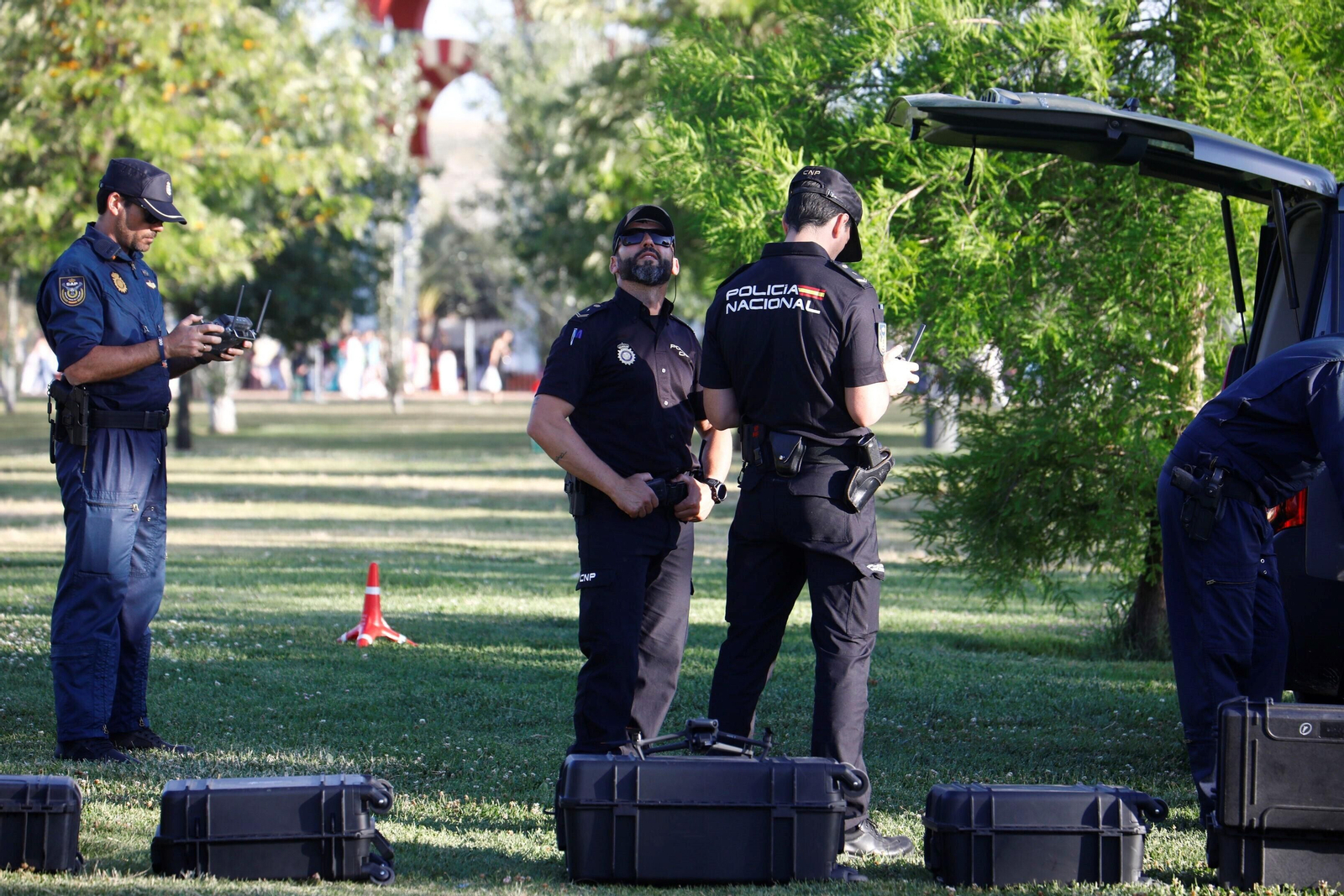 Las imágenes de los drones de la Policía Nacional que vigilan la Feria de Córdoba Las imágenes de los drones de la Policía Nacional que vigilan la Feria de Córdoba