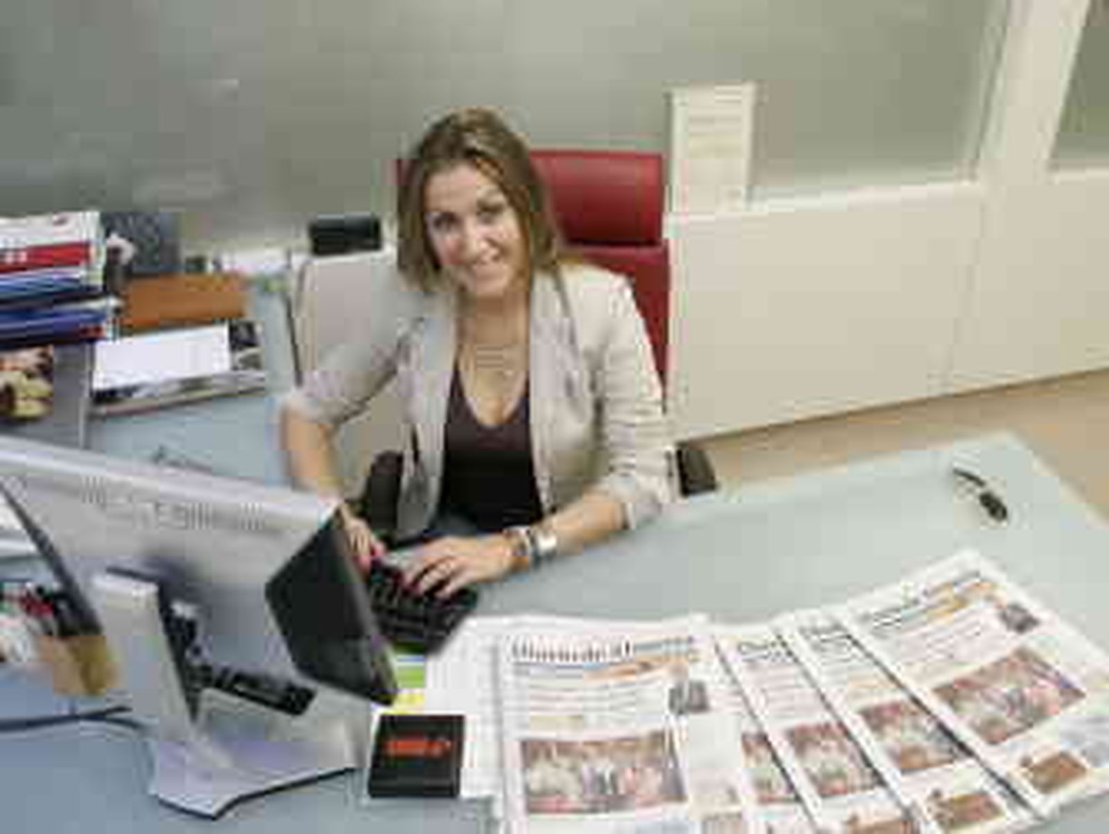 Encarna Navarro: "Me encantaría representar a mi país y mi tierra en Eurovisión"