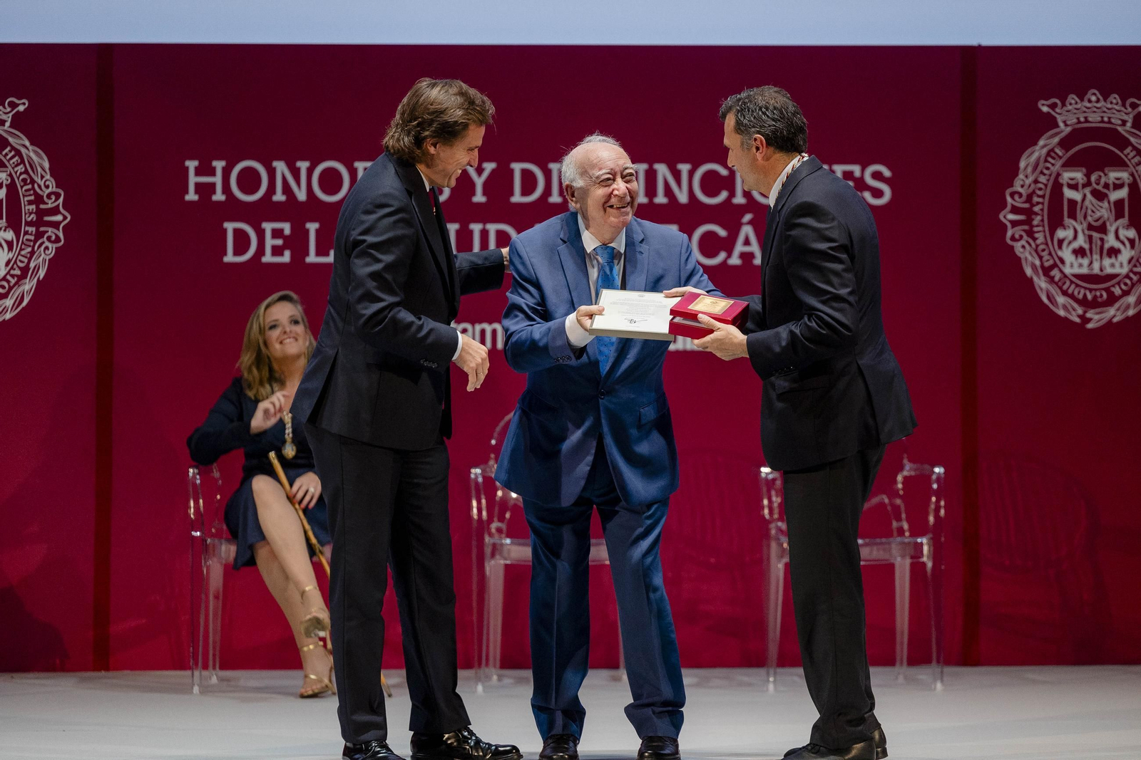 Las imágenes del acto de entrega de los títulos de hijos predilectos y adoptivos y de las medallas de oro de la ciudad.