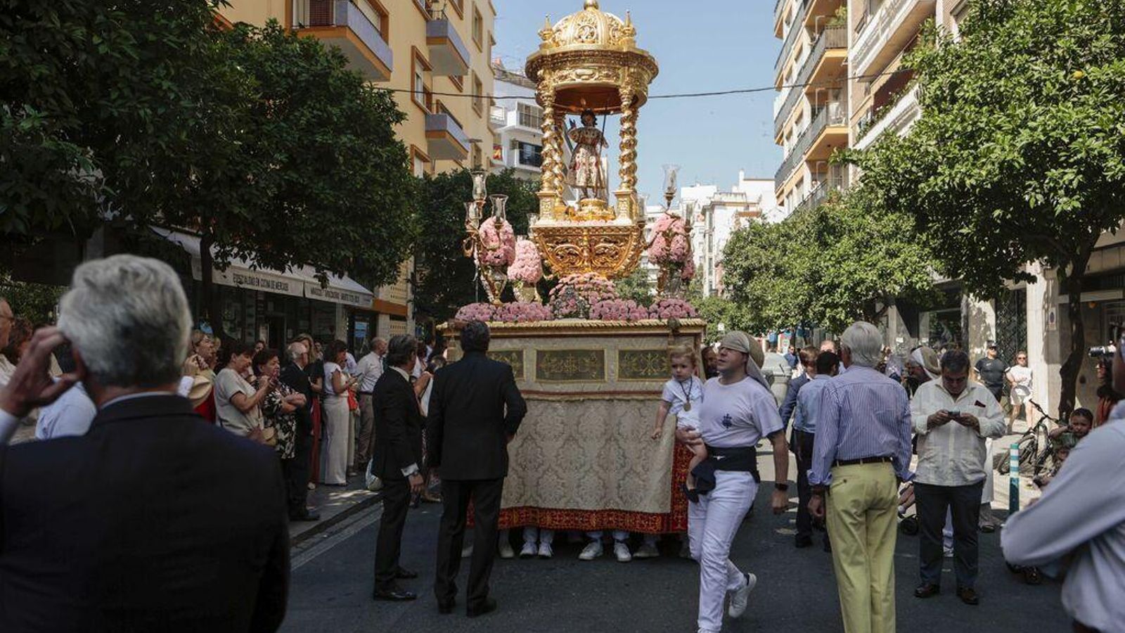 El Dulce Nombre de Jesús, con su característico templete.
