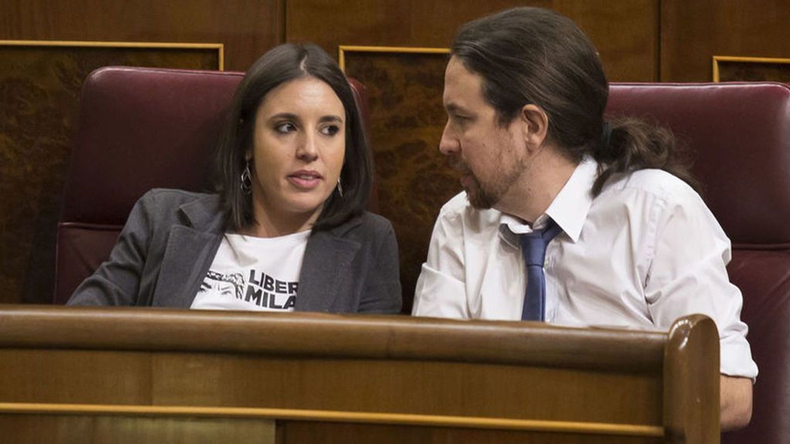 Irene Montero con su pareja, Pablo Iglesias, cuando éste era vicepresidente, en el Senado.