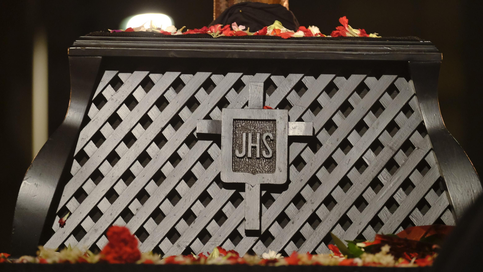 Las mejores imágenes de la Procesión del Perdón, en la noche del Martes Santo en Almería