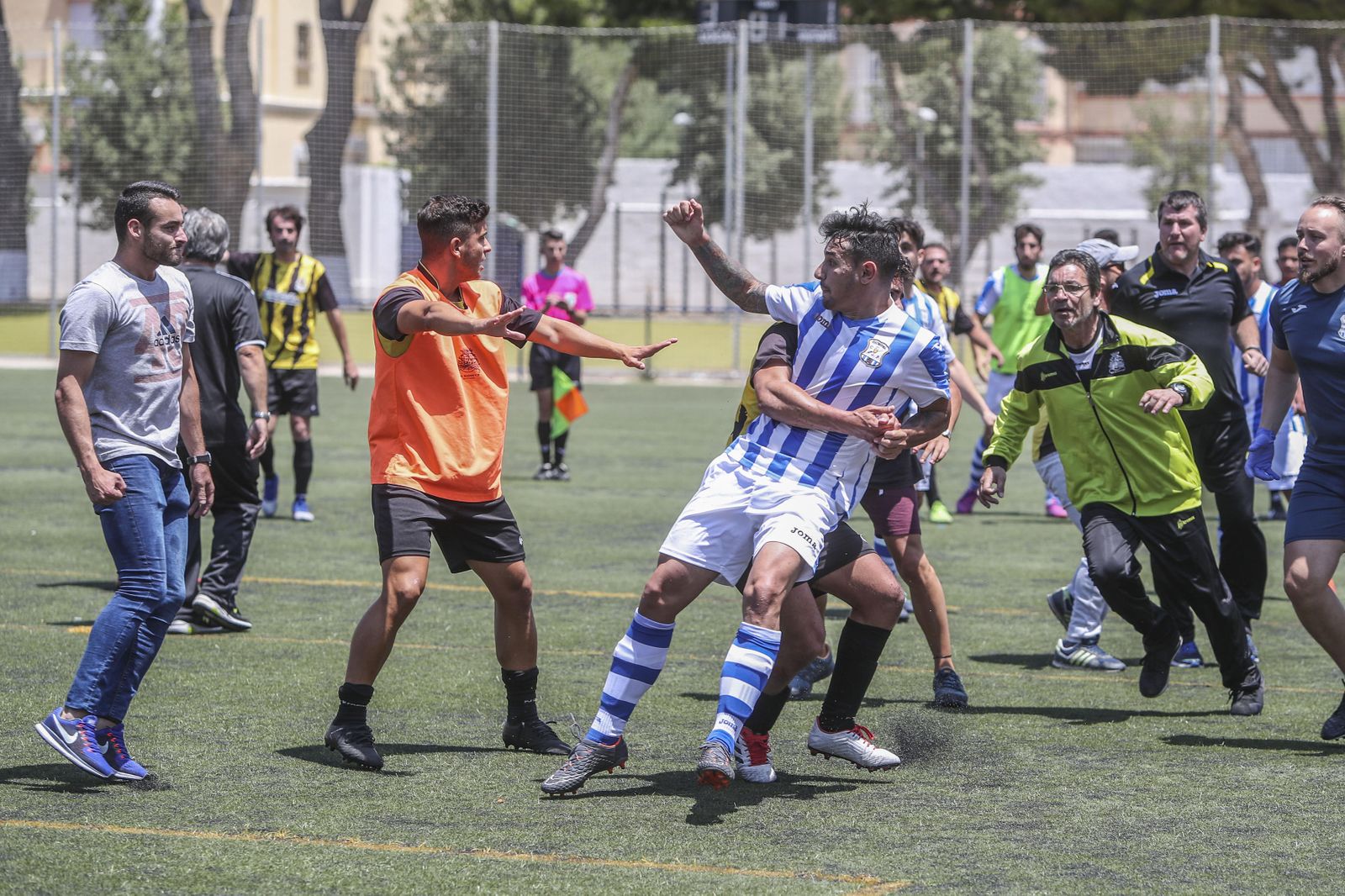 Imágenes de la trifulca entre jugadores del Bazán y el Jerez Industrial
