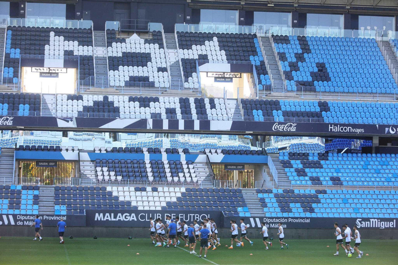 Perspectiva de La Rosaleda durante un entrenamiento del Málaga CF Perspectiva de La Rosaleda durante un entrenamiento del Málaga CF