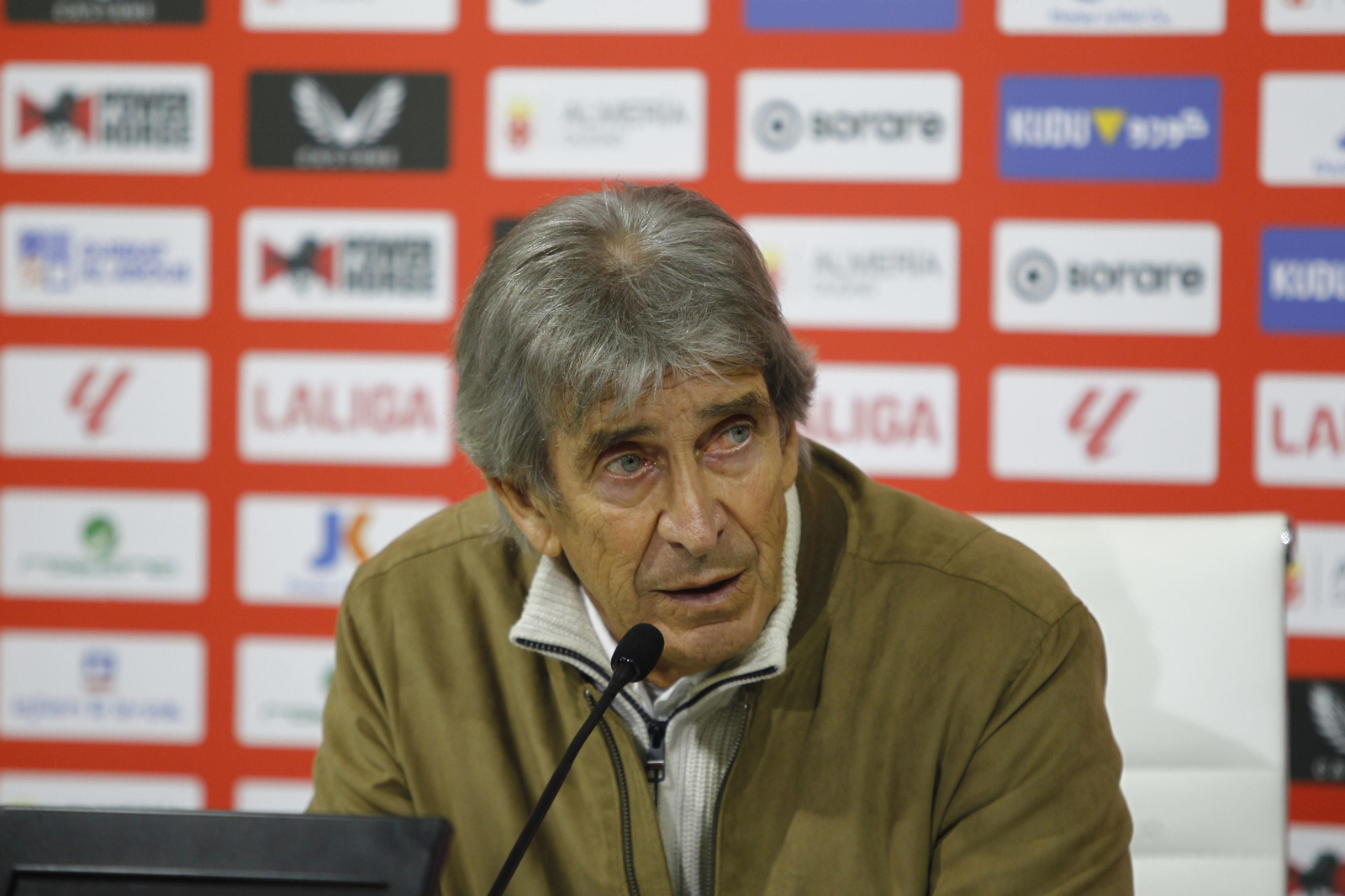 Imágenes del partido de fútbol U.D. Almería-Real Betis Balompié